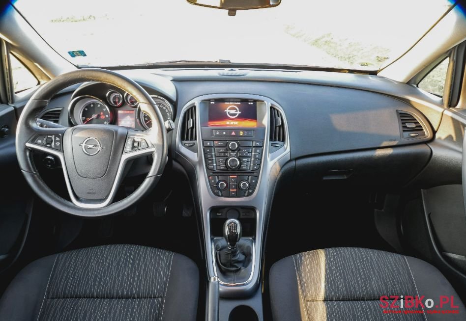 2015' Opel Astra photo #5