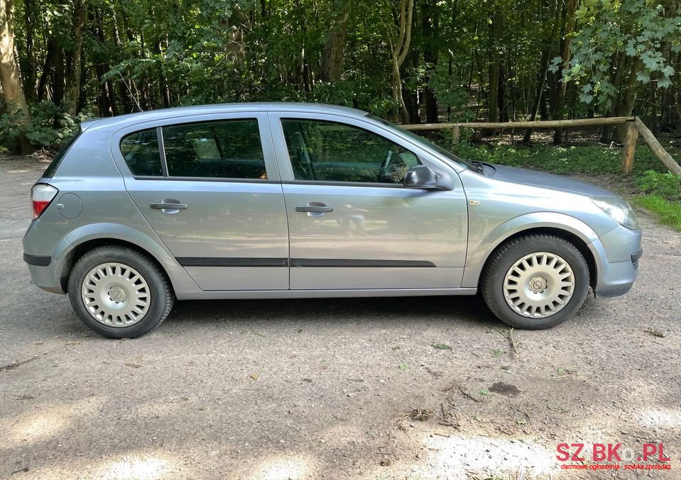 2004' Opel Astra photo #1