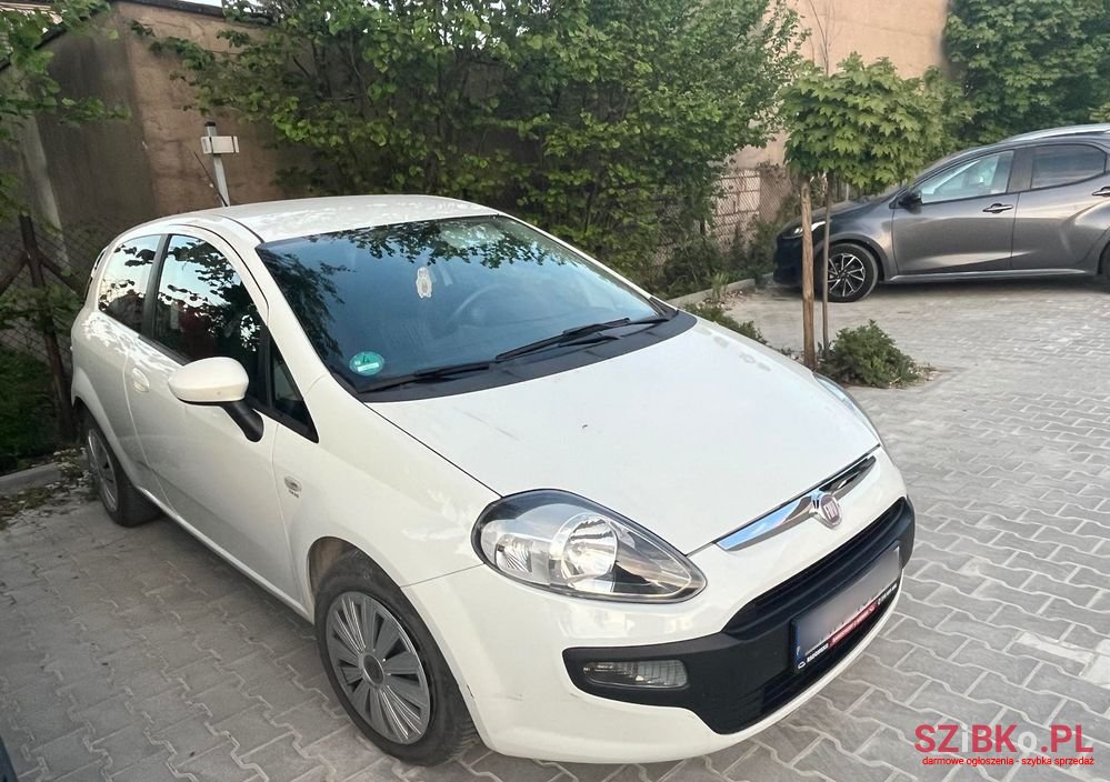 2011' Fiat Punto photo #3