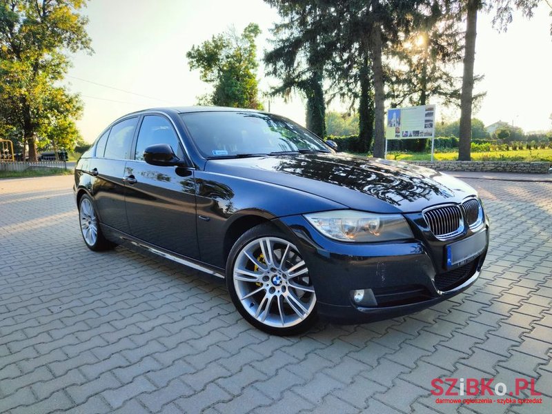 2010' BMW 3 Series 320D photo #2