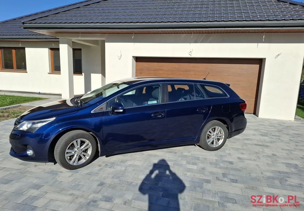 2012' Toyota Avensis 2.0 D-4D Sol photo #2