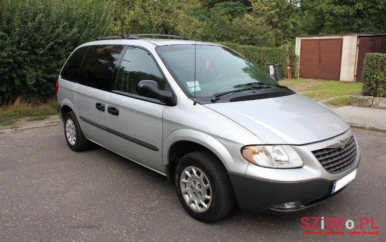 2001' Chrysler Voyager photo #1