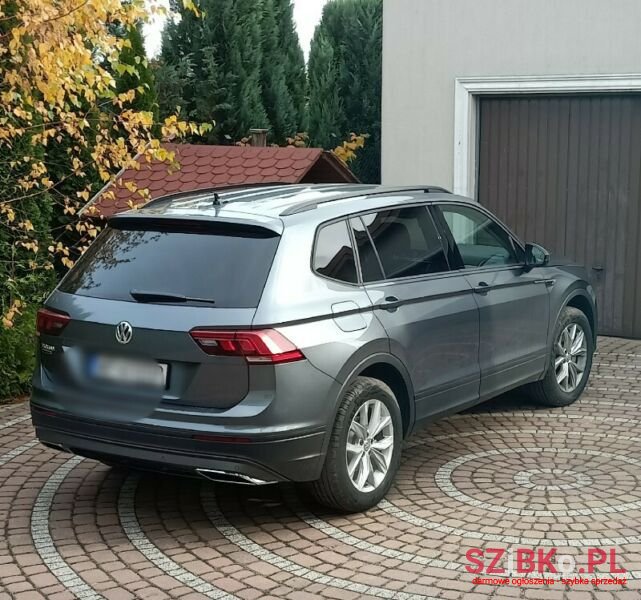 2021' Volkswagen Tiguan photo #2