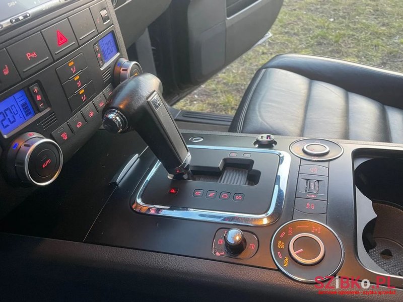 2006' Volkswagen Touareg photo #6