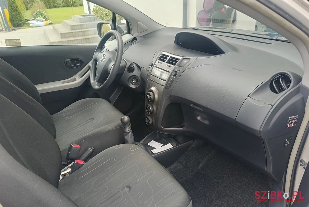 2009' Toyota Yaris 1.0 Luna Start photo #4