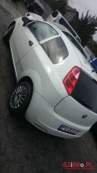 2011' Fiat Punto photo #3