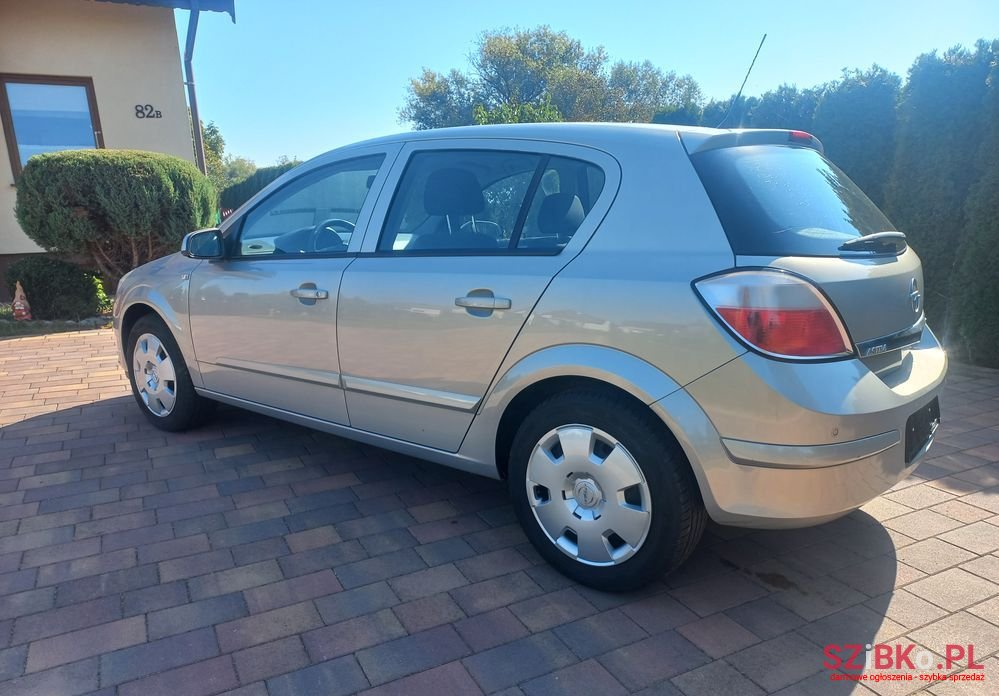 2006' Opel Astra photo #2