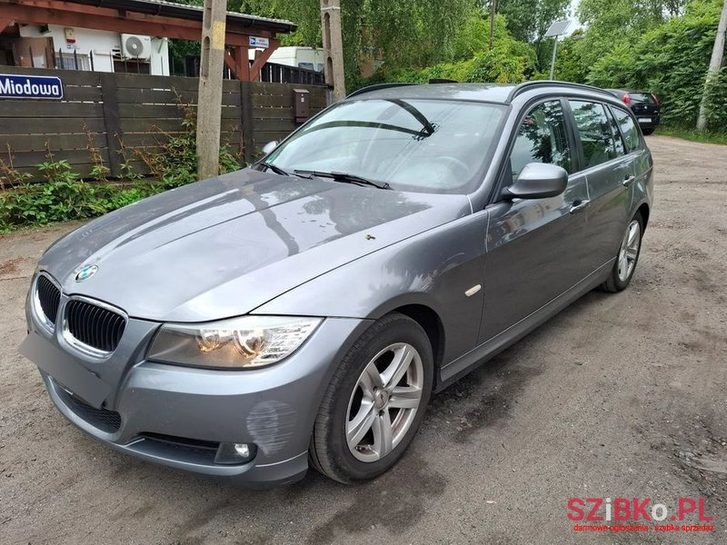 2010' BMW 3 Series 320I photo #1