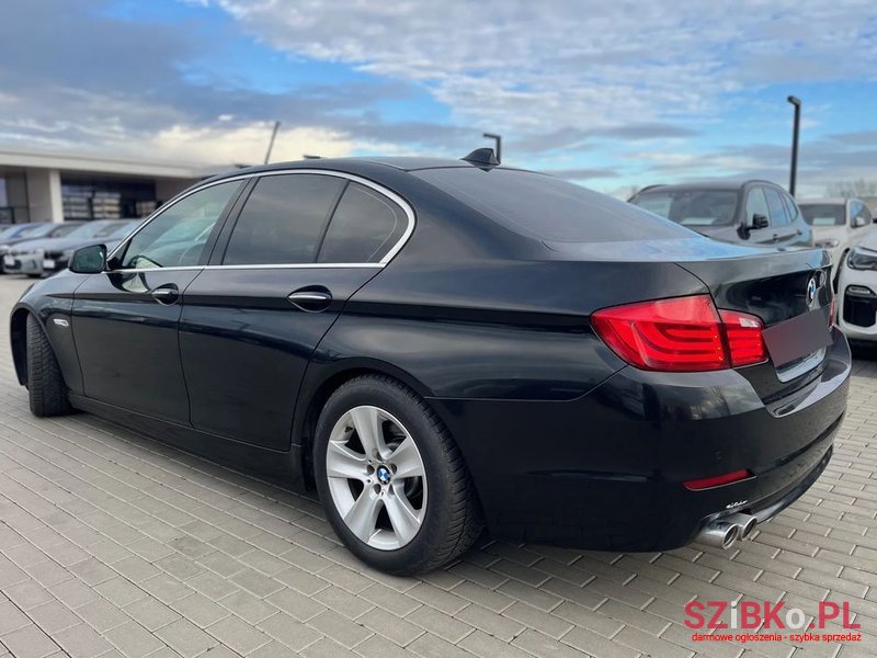 2011' BMW 5 Series photo #5