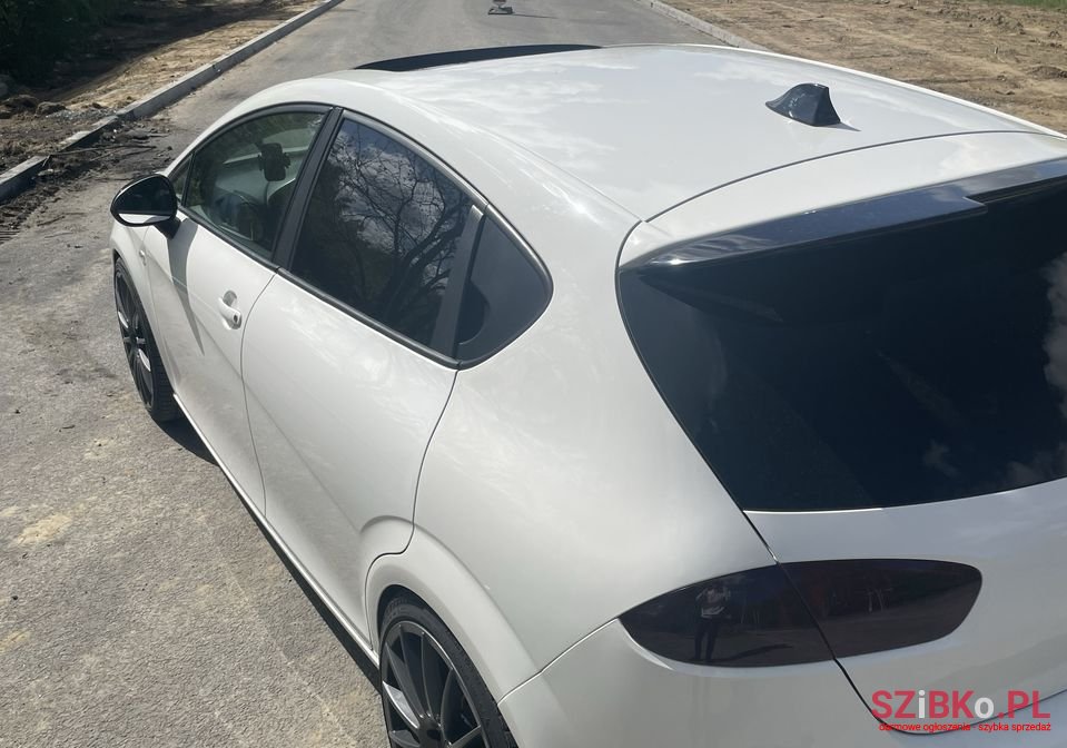 2010' SEAT Leon photo #3