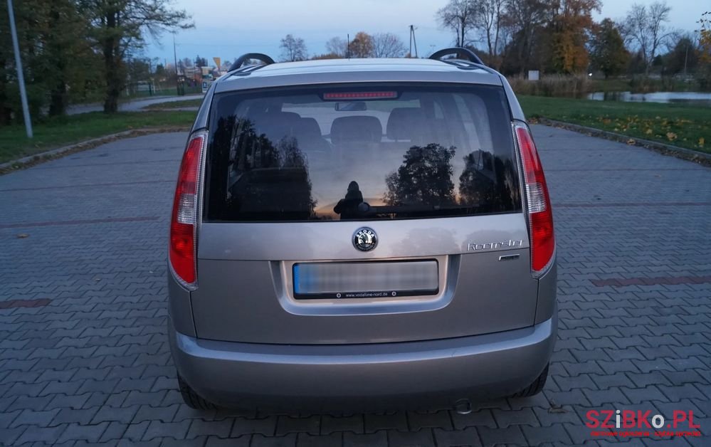 2009' Skoda Roomster 1.4 16V Ambition photo #4