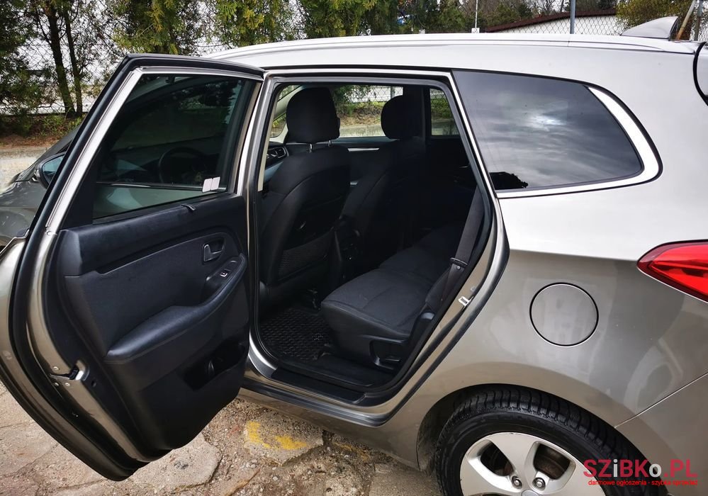 2015' Kia Carens photo #4