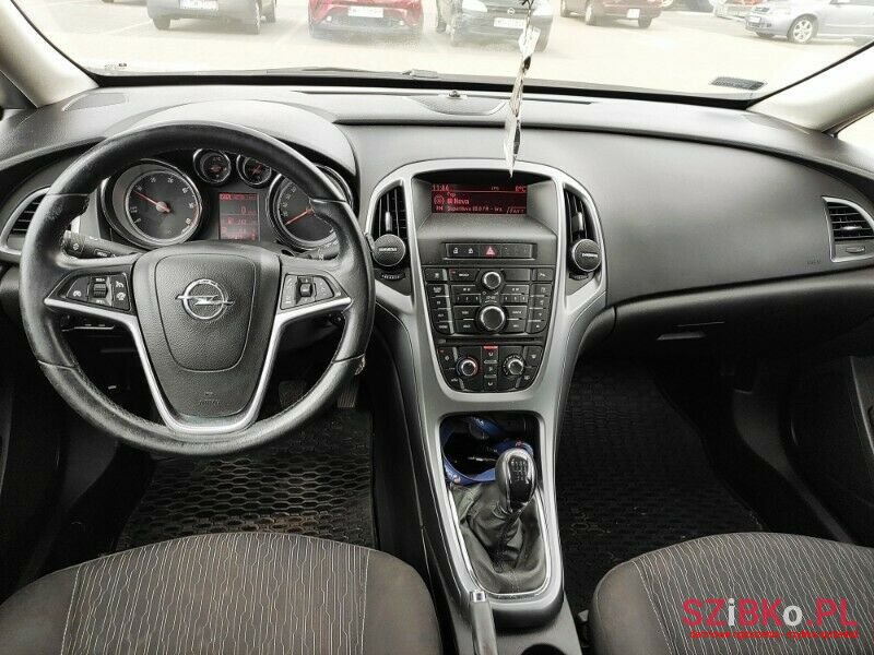 2013' Opel Astra photo #5