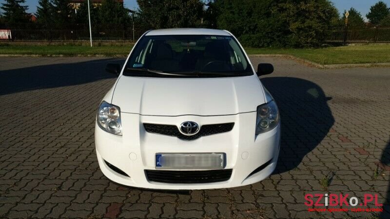 2009' Toyota Auris photo #3