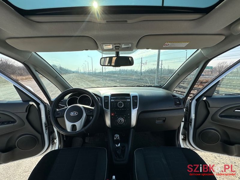 2010' Kia Venga photo #4