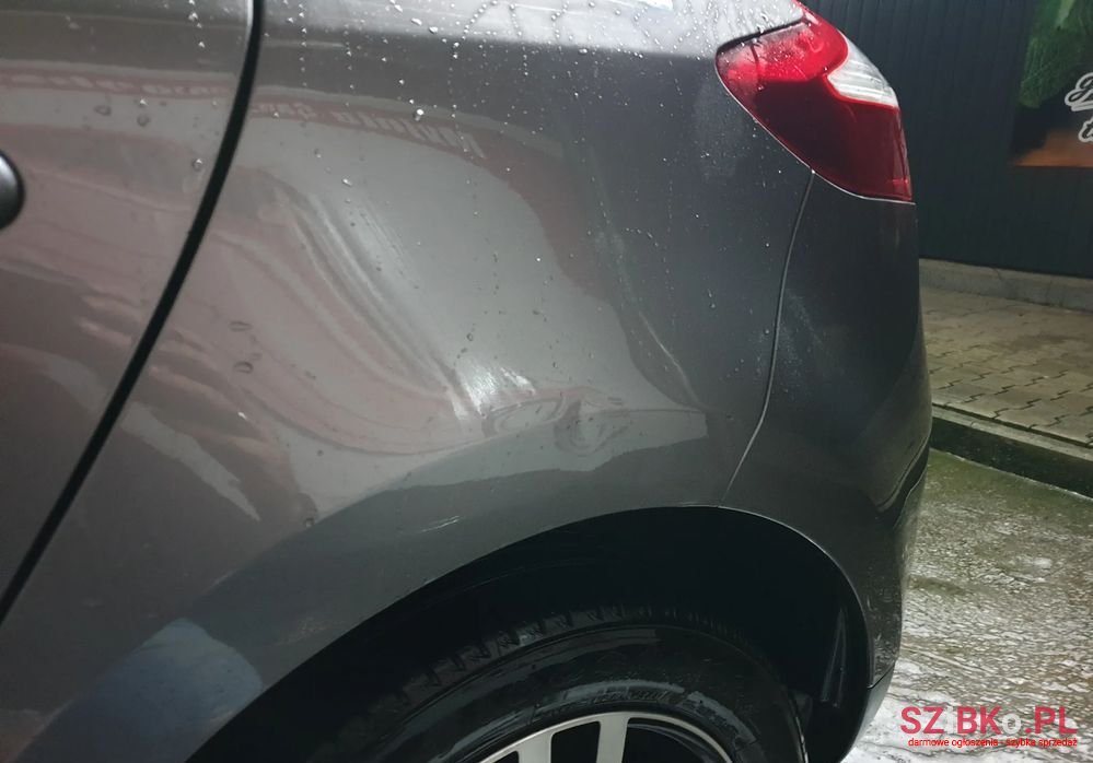 2011' Renault Megane photo #6