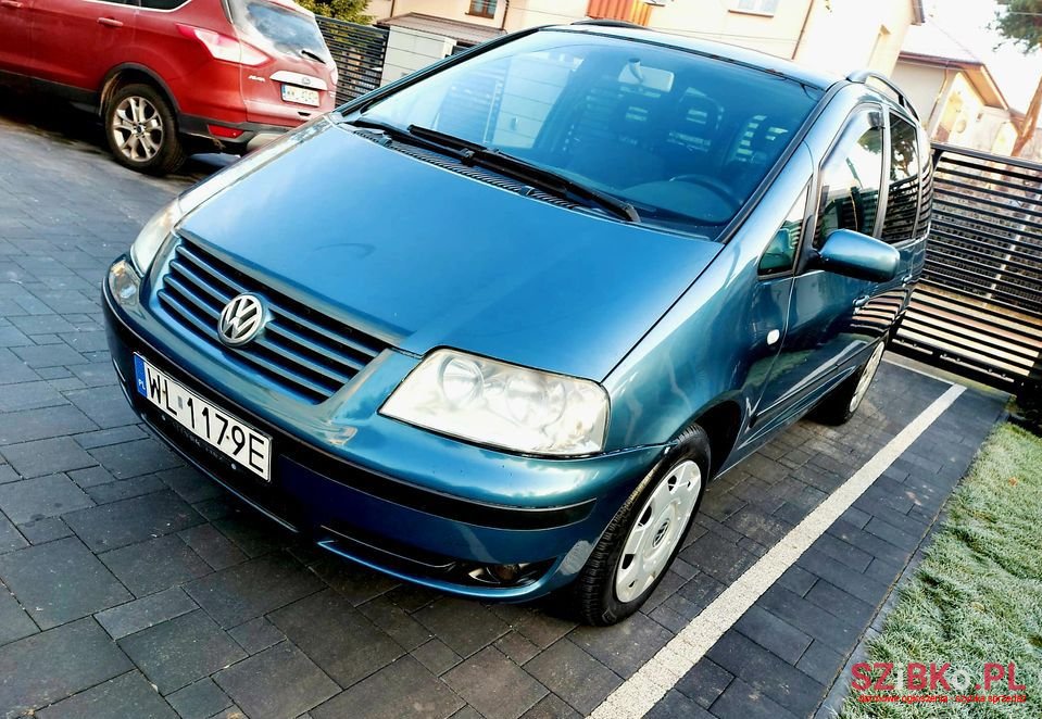 2002' Volkswagen Sharan photo #2