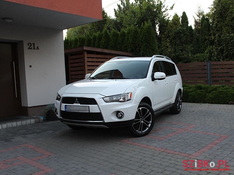 2010' Mitsubishi Outlander 2.0 2Wd photo #3