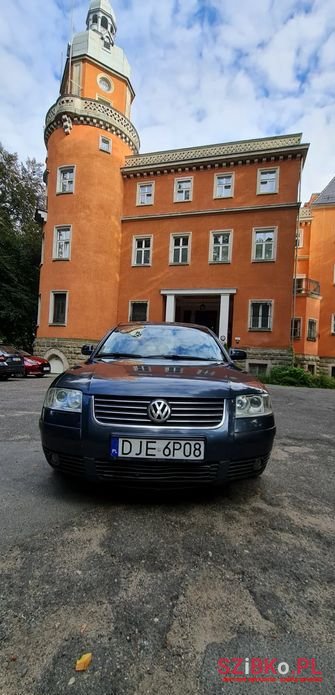 2004' Volkswagen Passat photo #1
