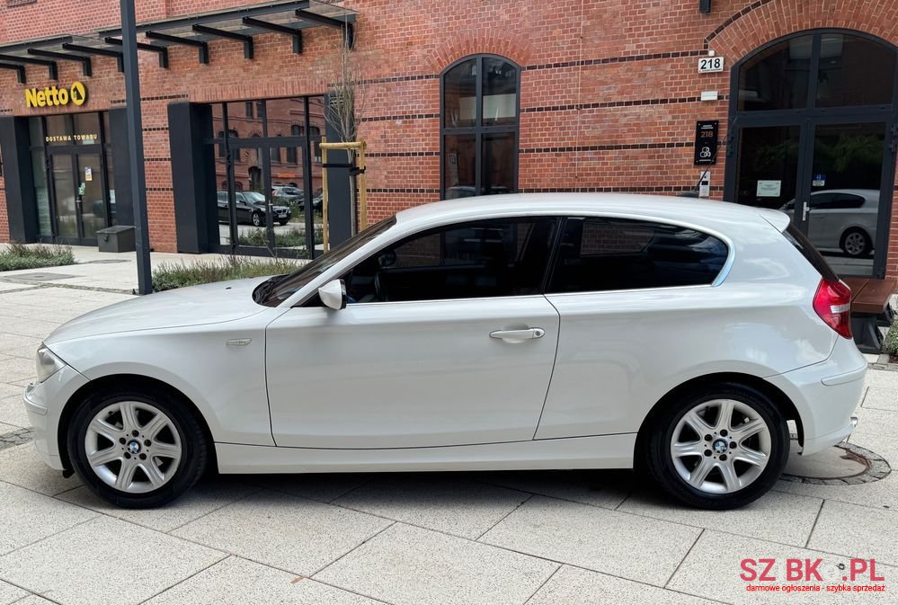 2008' BMW 1 Series photo #6