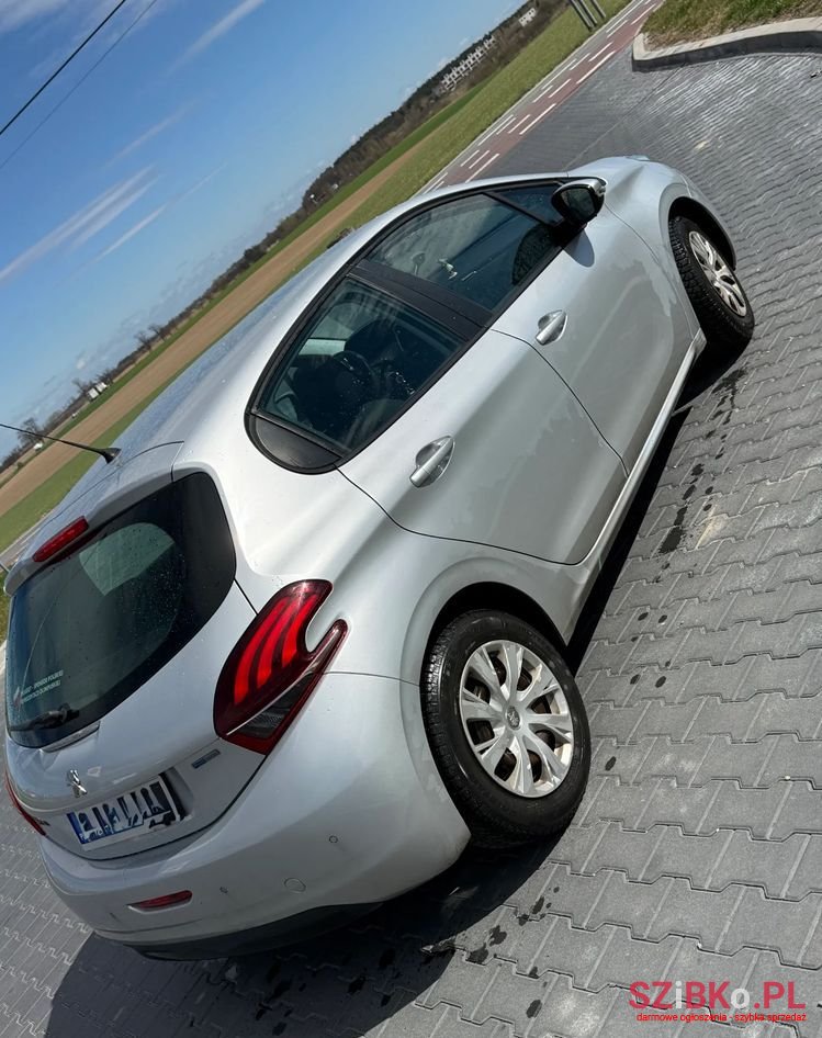 2016' Peugeot 208 photo #6
