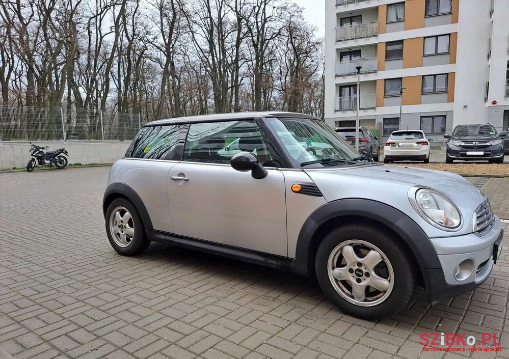 2006' MINI Cooper Standard photo #2