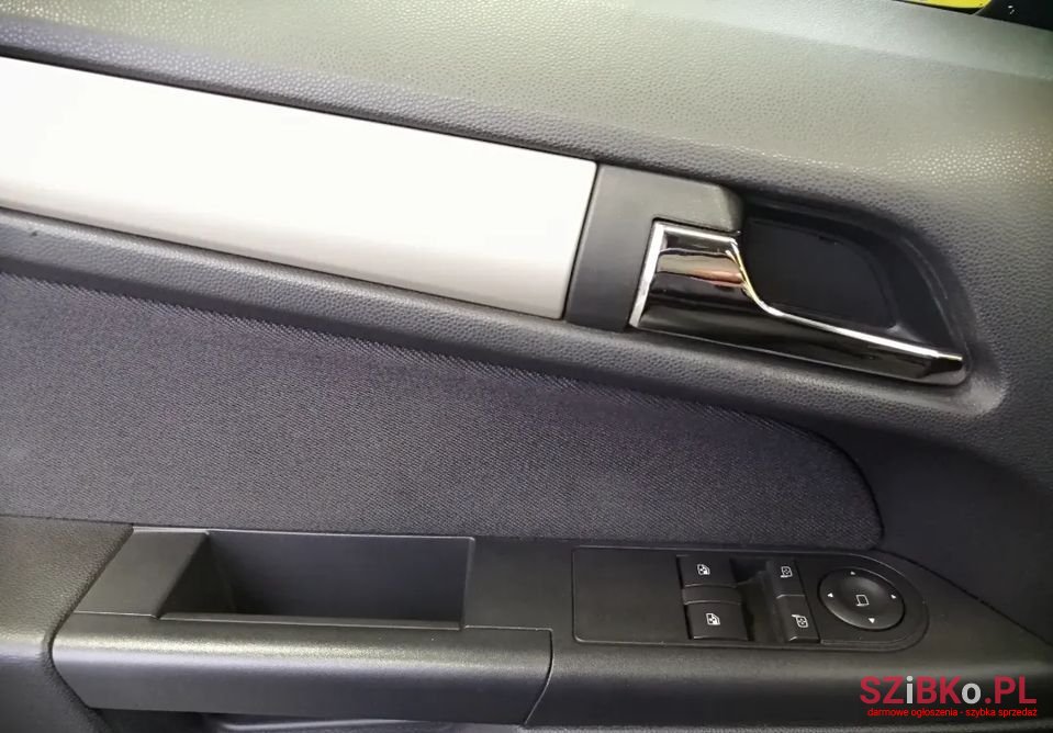 2008' Opel Astra photo #5