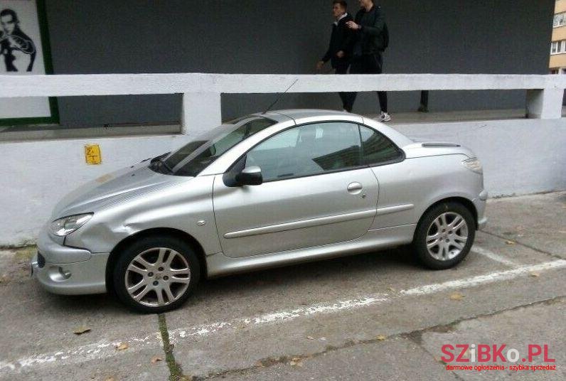 2004' Renault Coupe photo #1