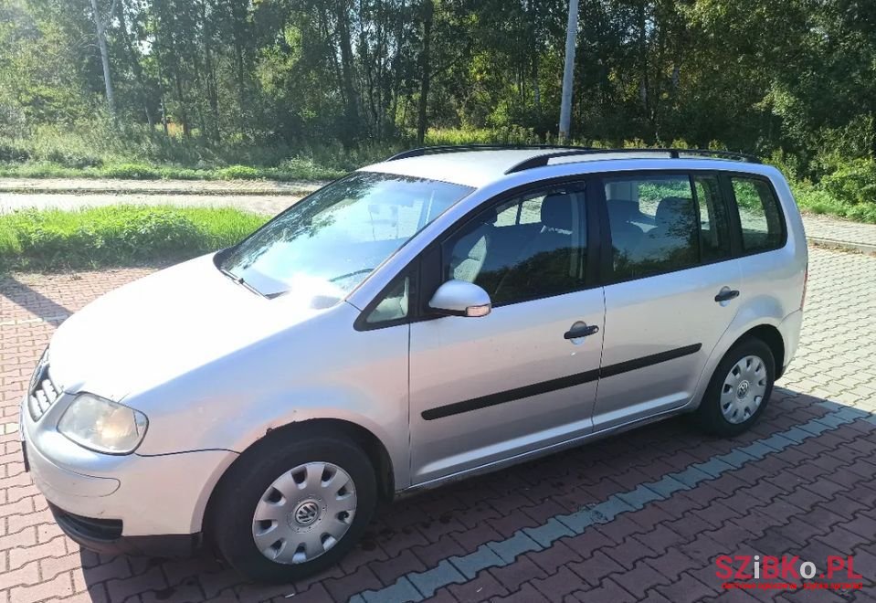 2004' Volkswagen Touran photo #2