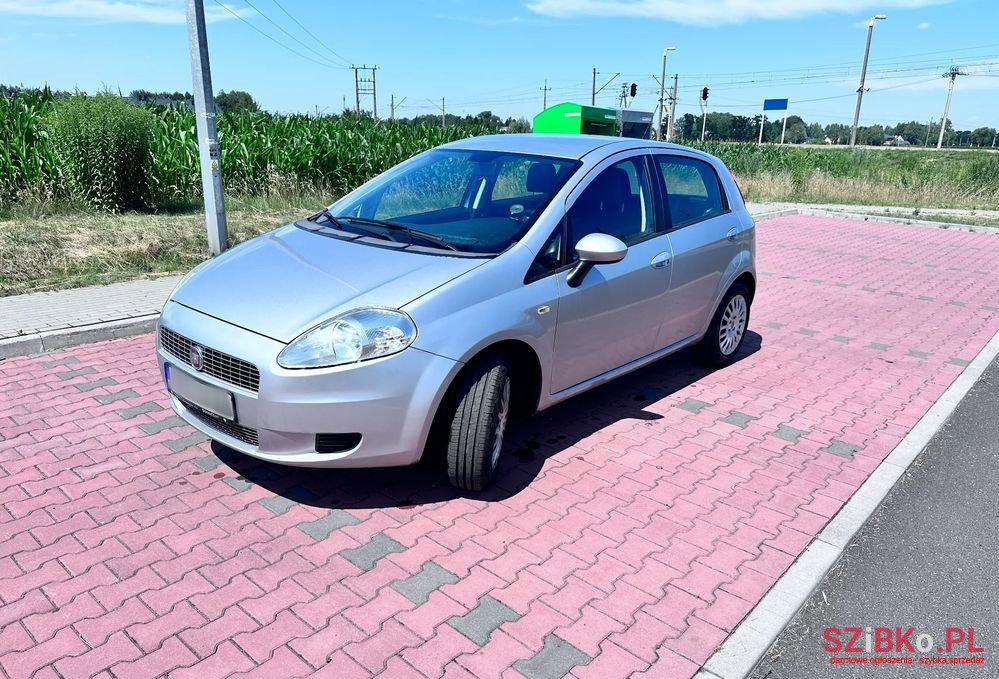 2009' Fiat Grande Punto 1.4 8V photo #1