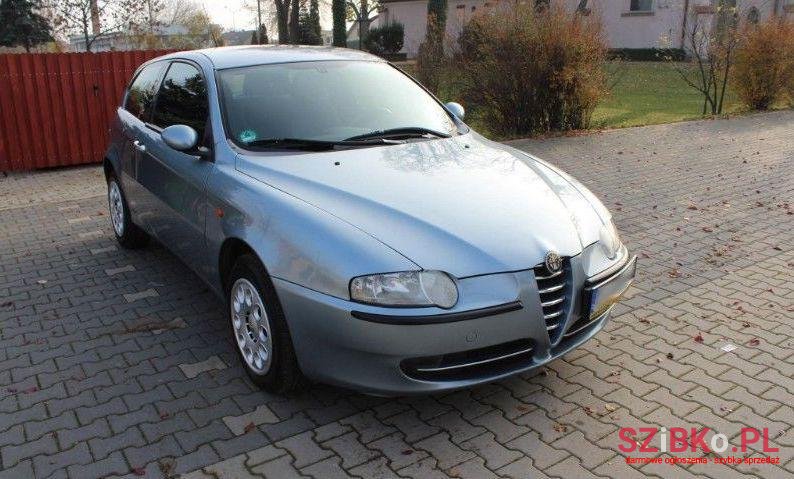 2003' Alfa Romeo 147 photo #1