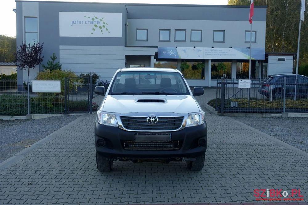 2015' Toyota Hilux photo #2