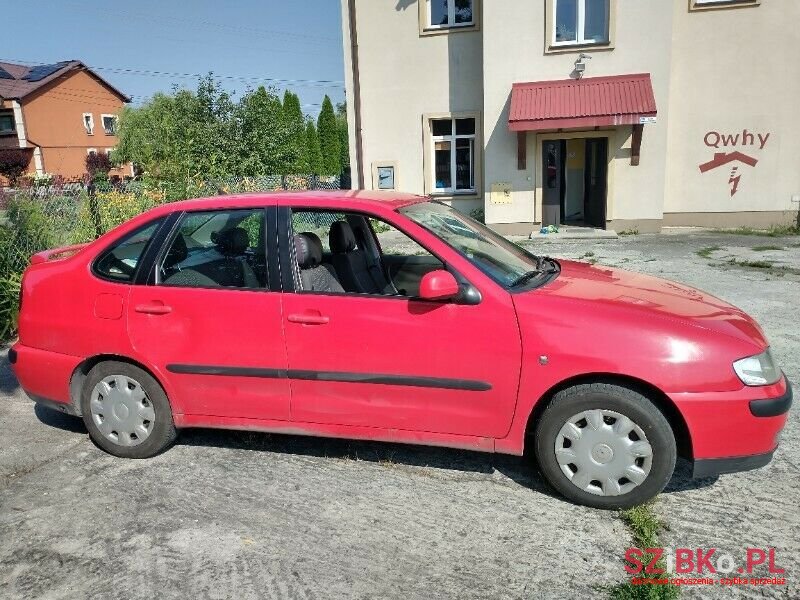 2002' SEAT Cordoba photo #2