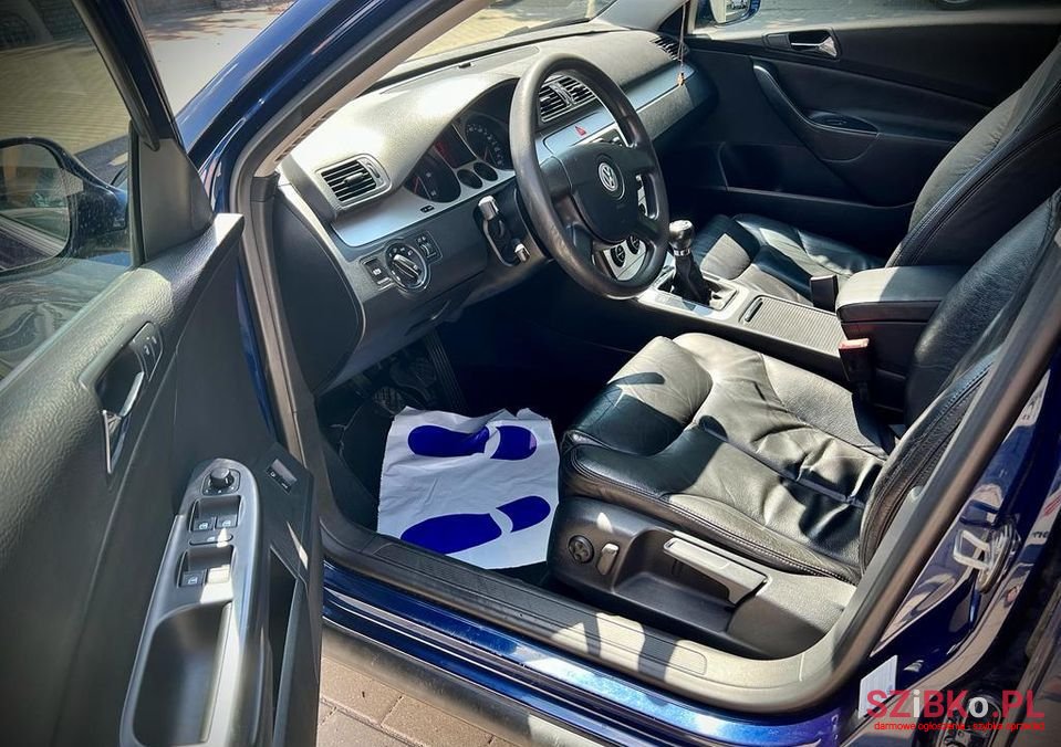 2007' Volkswagen Passat photo #5