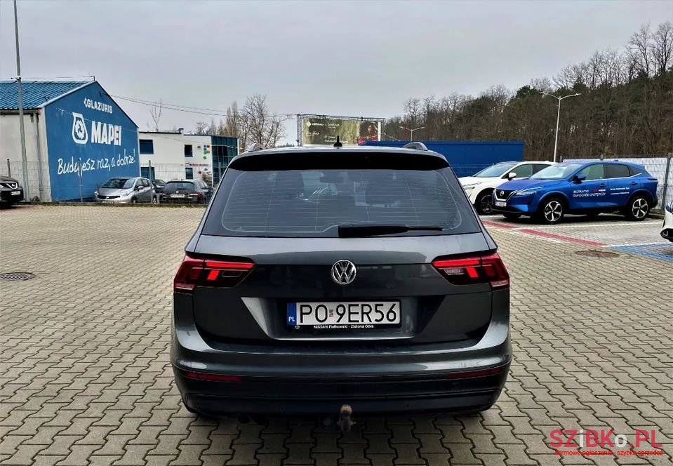 2017' Volkswagen Tiguan photo #6