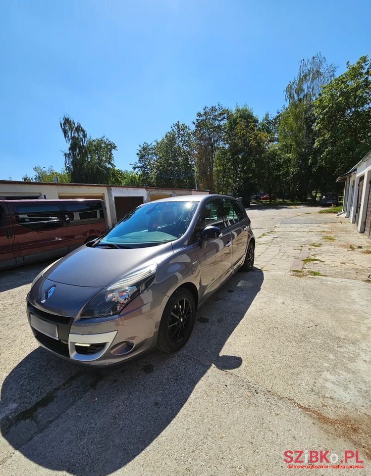2011' Renault Scenic photo #1