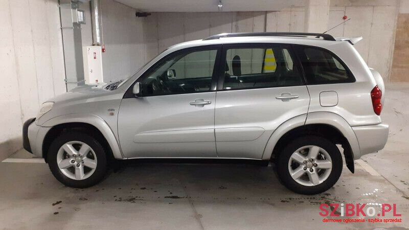 2005' Toyota RAV4 photo #2