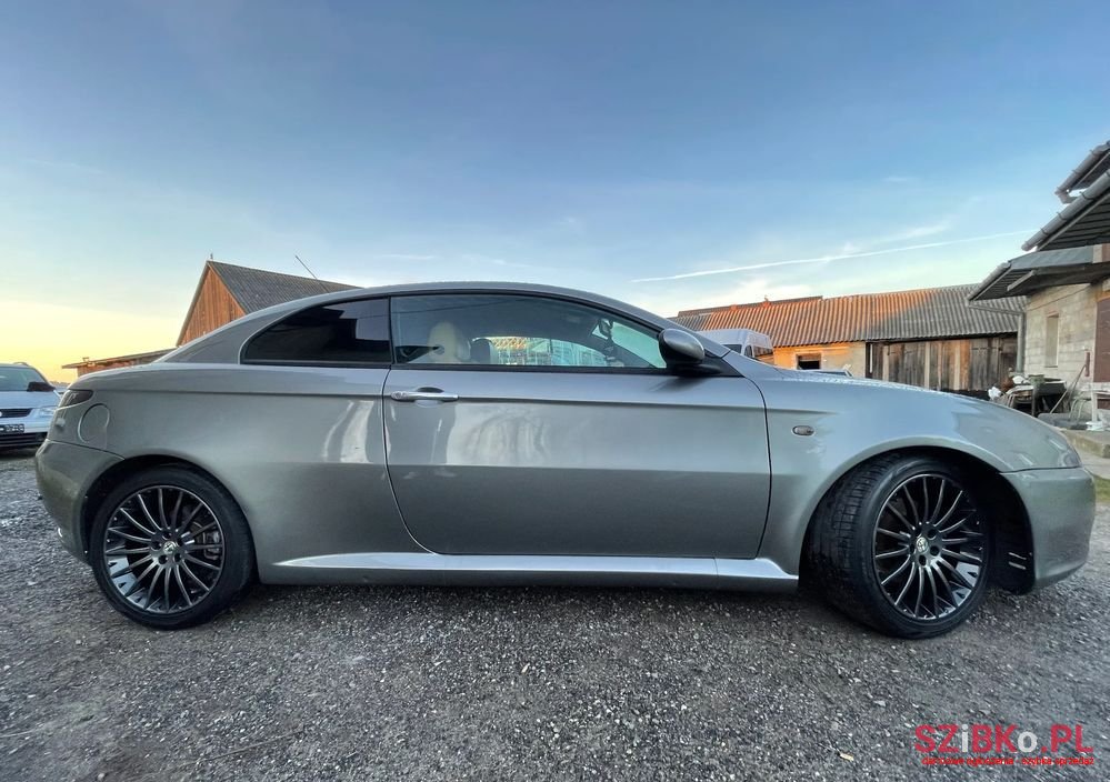 2005' Alfa Romeo GT photo #4
