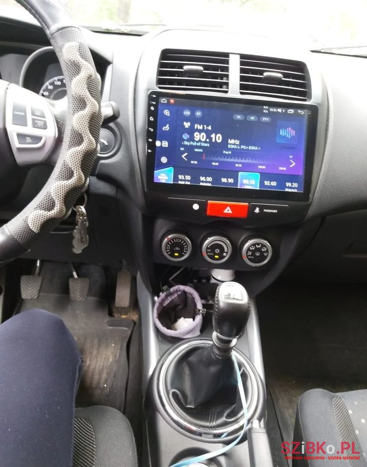 2011' Mitsubishi ASX photo #3