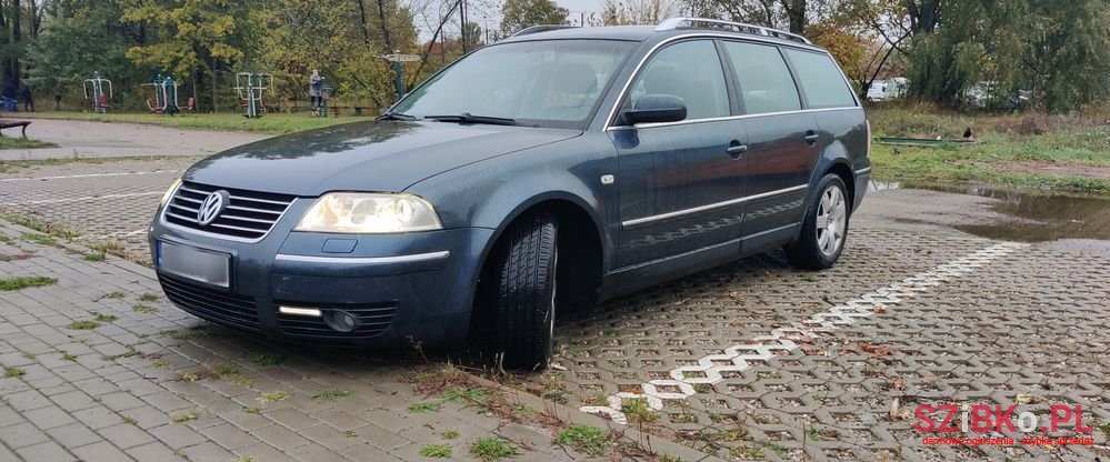 2002' Volkswagen Passat photo #2