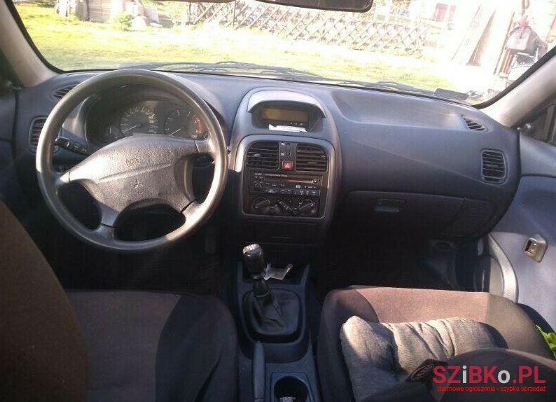 2000' Mitsubishi Carisma photo #1