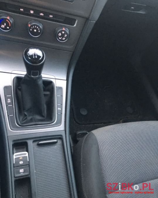 2015' Volkswagen Golf photo #5