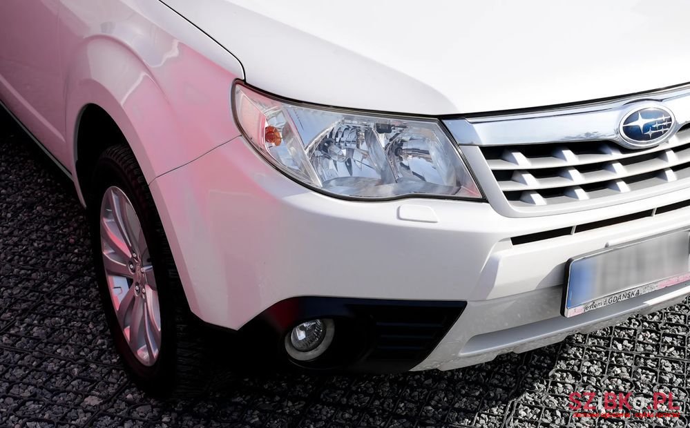 2011' Subaru Forester photo #2