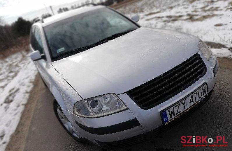 2002' Volkswagen Passat photo #1