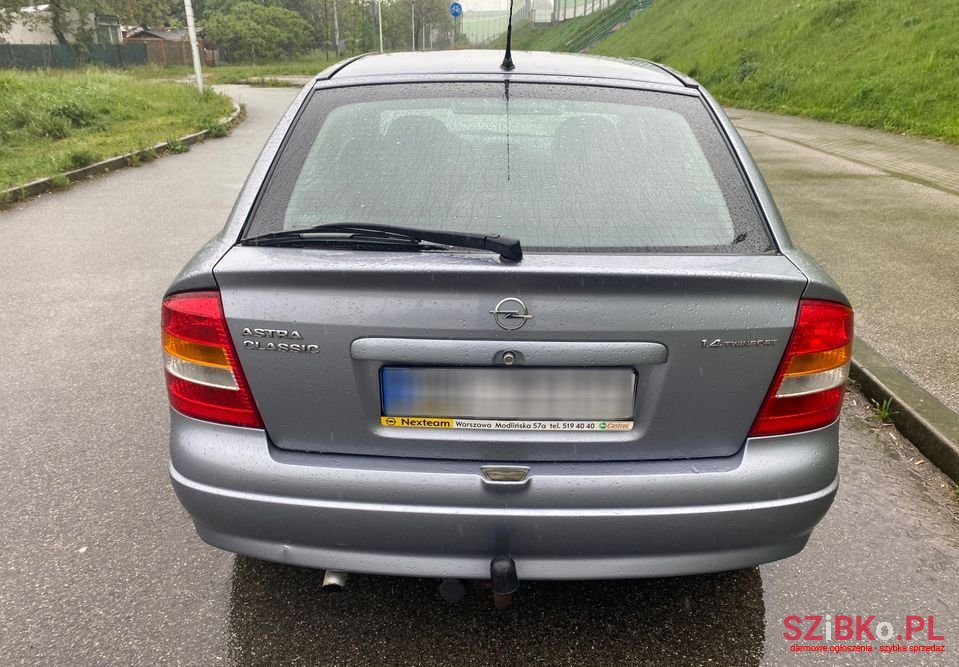 2008' Opel Astra photo #6