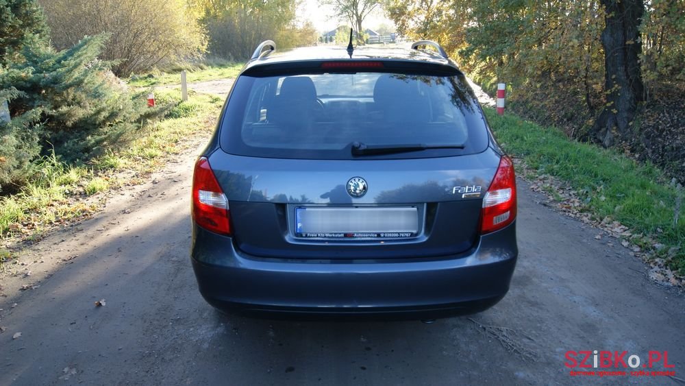 2008' Skoda Fabia photo #5