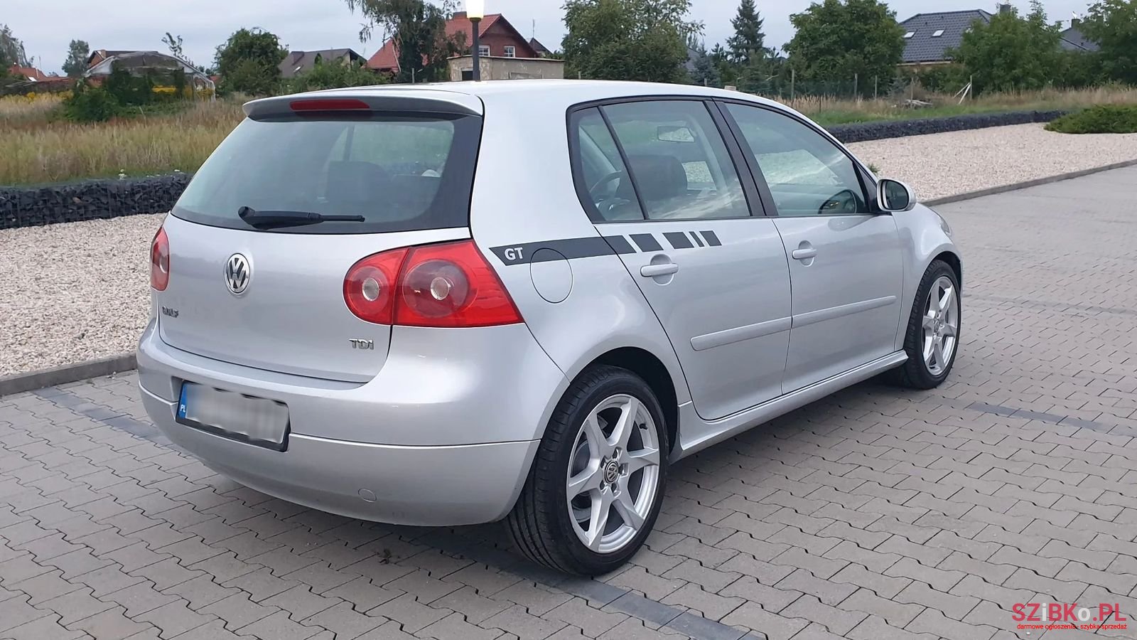 2004' Volkswagen Golf photo #4