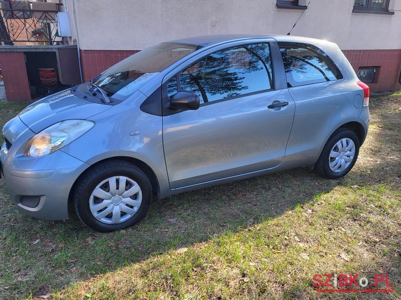 2009' Toyota Yaris 1.0 Luna A/C photo #2