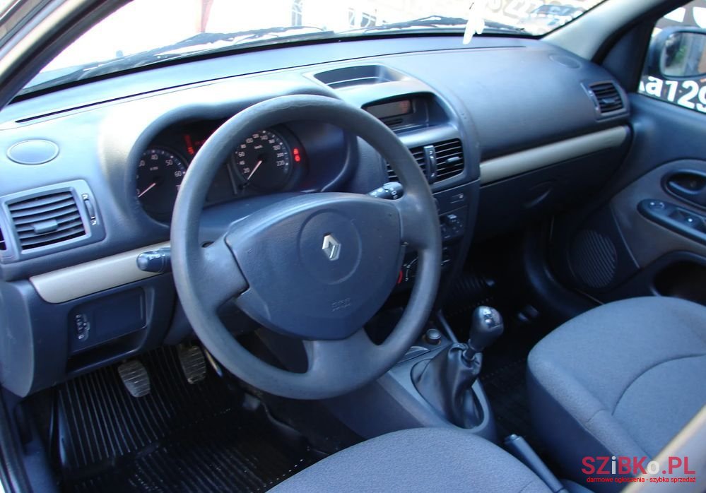 2004' Renault Clio photo #5