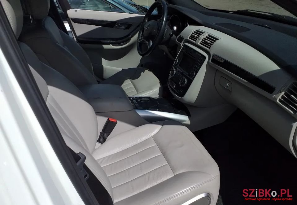 2008' Mercedes-Benz Klasa R photo #5